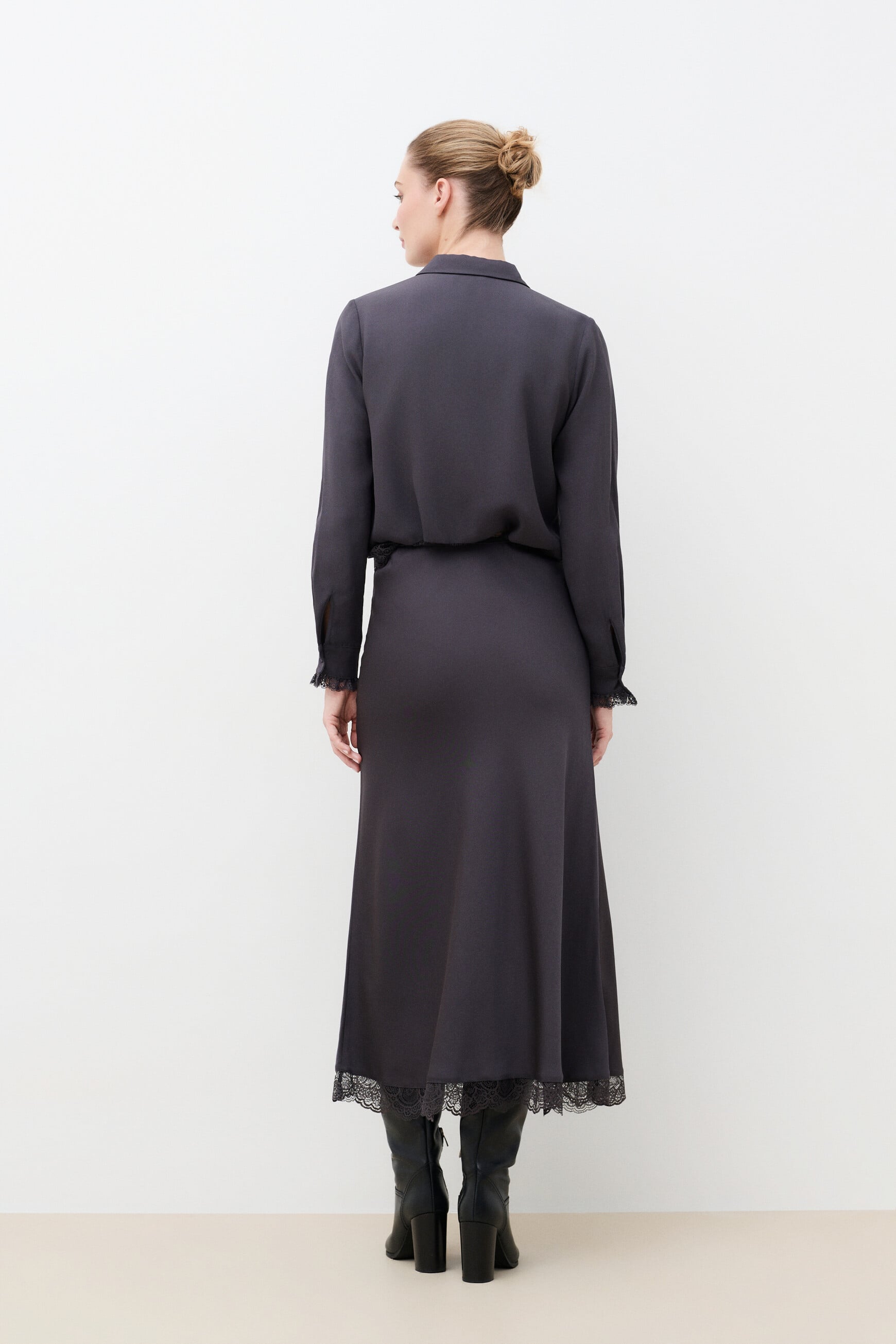 Celebrity skirt grey woman
