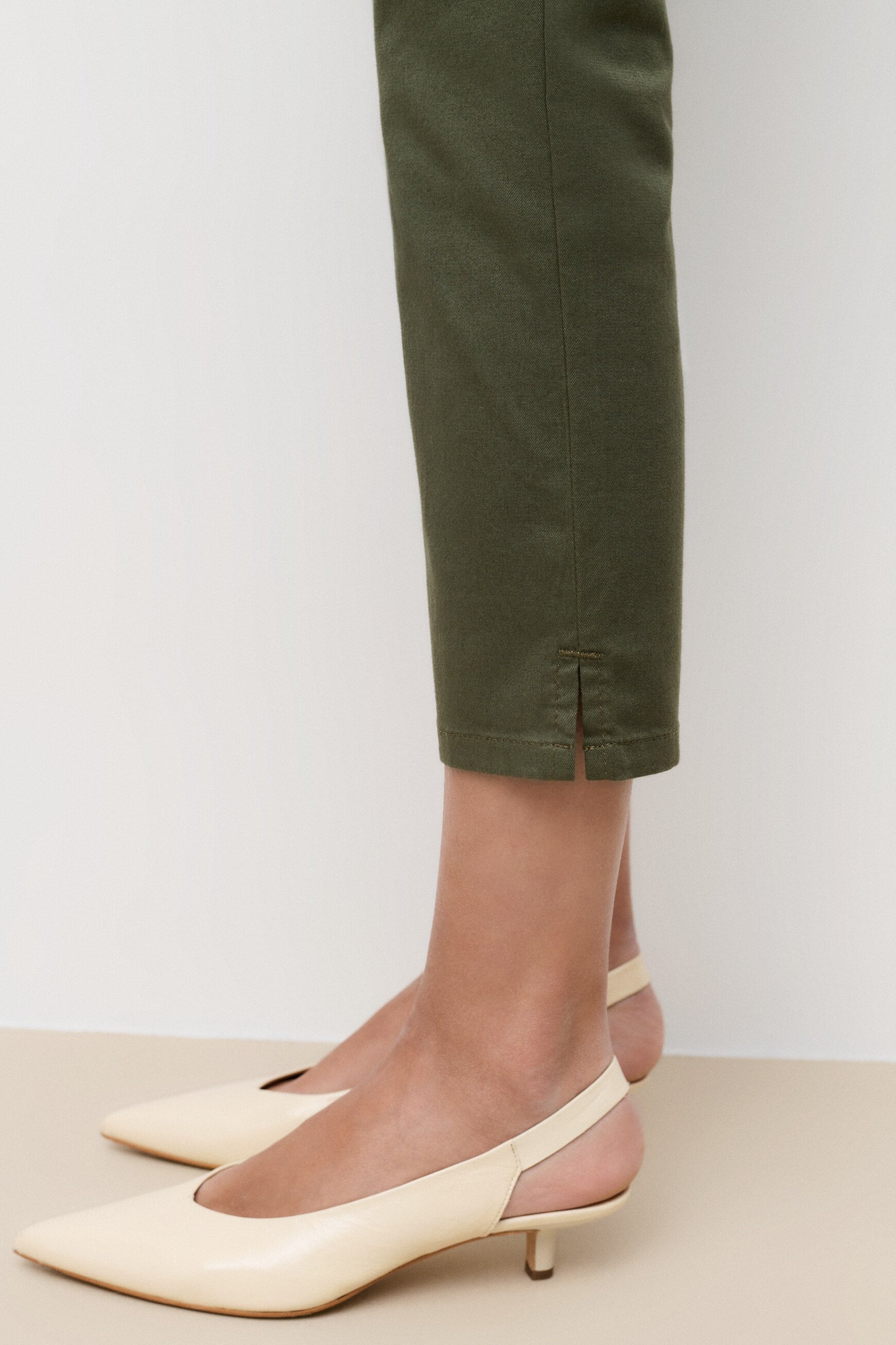 Pantalón pirata mason verde caqui mujer