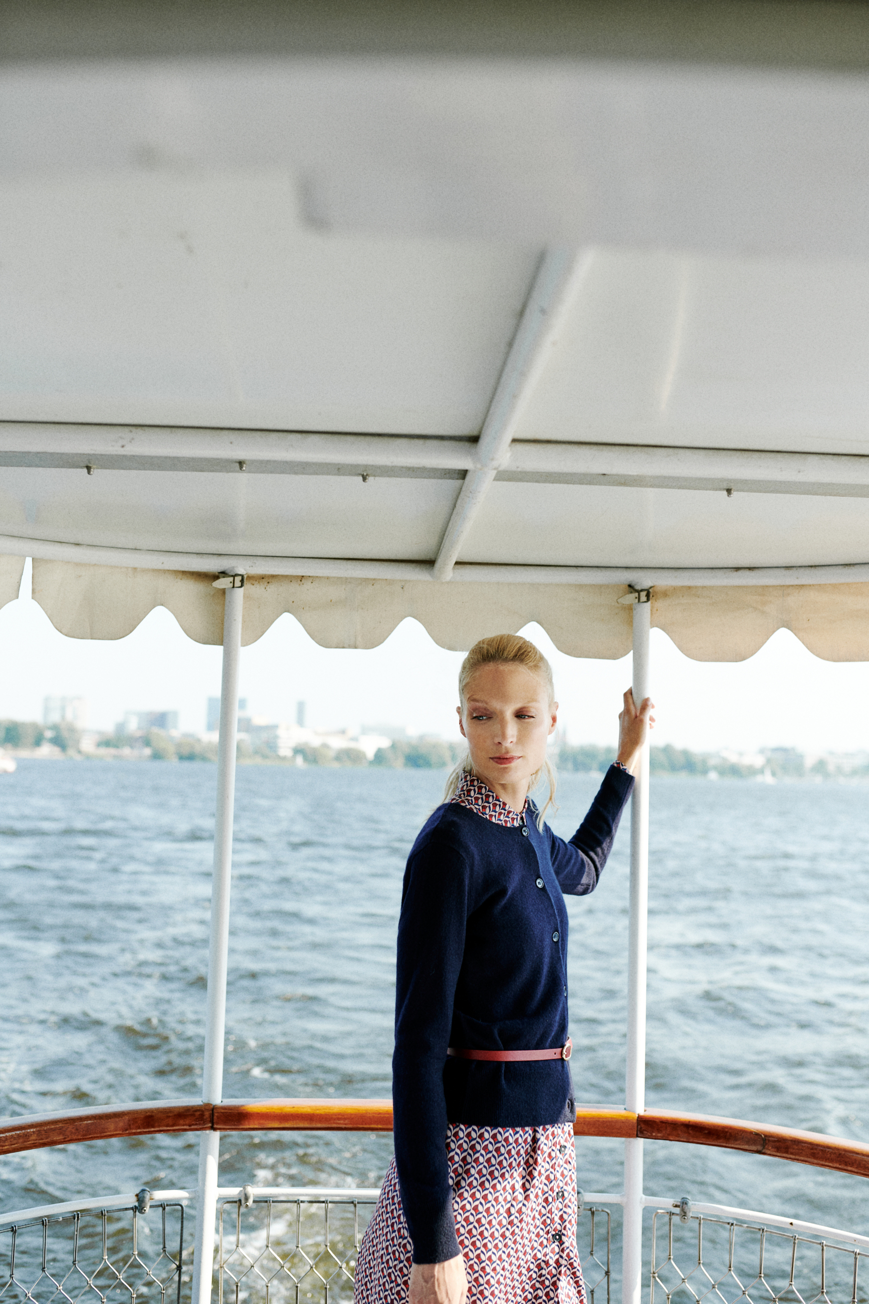 gilet caroline 100 cachemire bleu marine femme gilet caroline 100% cachemire bleu marine femme