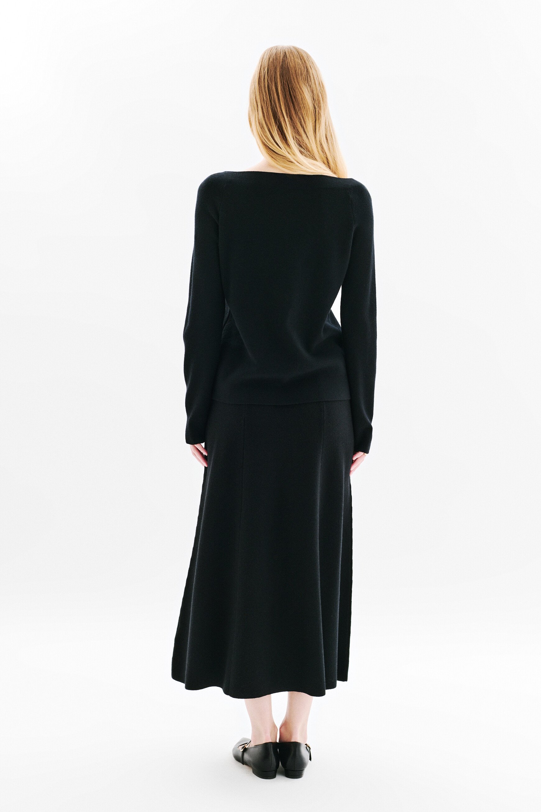 Mauricia sweater black woman